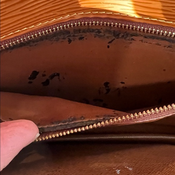 LOUIS VUITTON Dragonne Epi Leather Brown Clutch - Picture 14 of 14